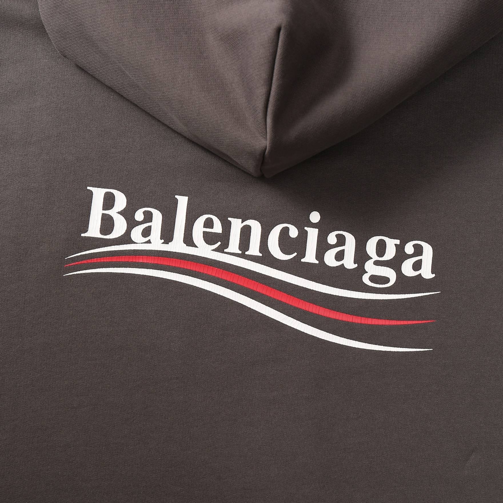 Himmelblauer und khakifarbener Hoodie