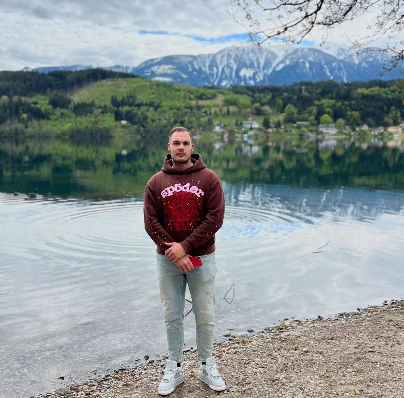 Brauner Kapuzenpullover