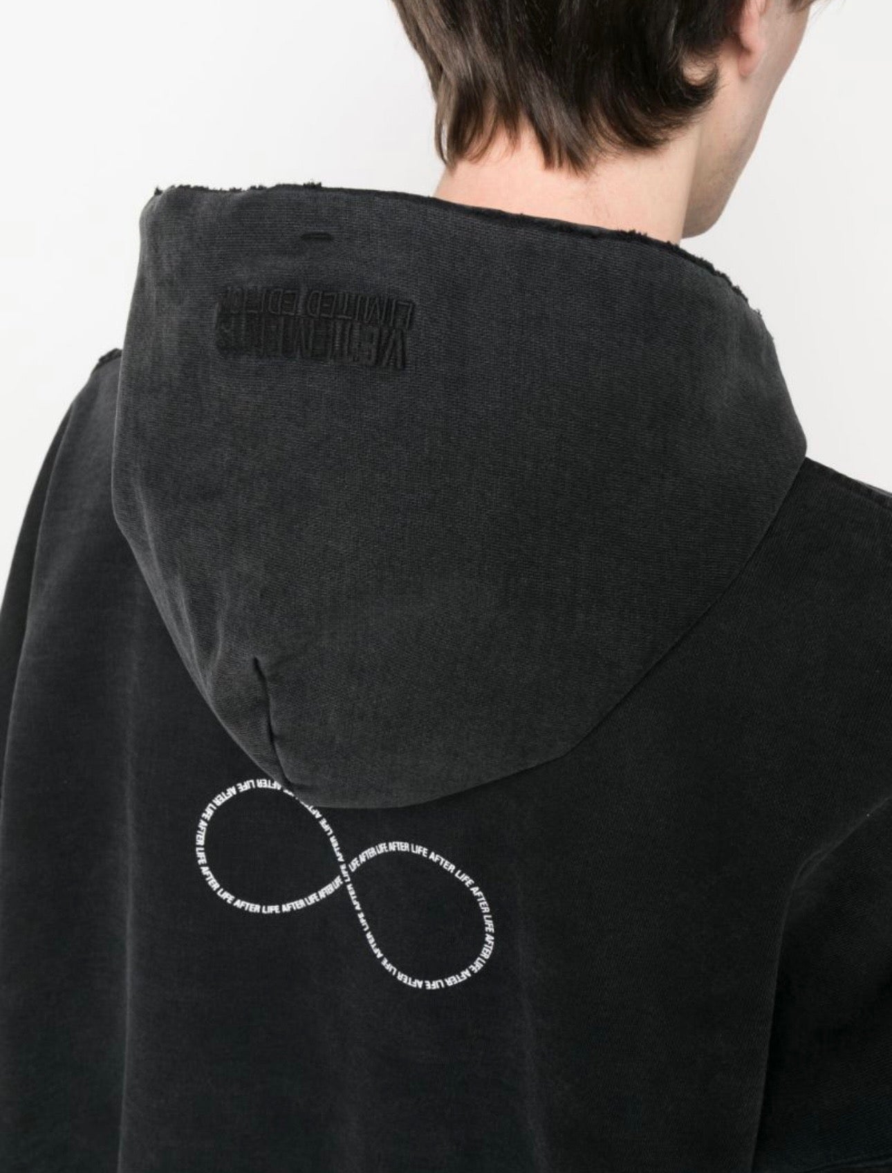 Schwarzer Hoodie