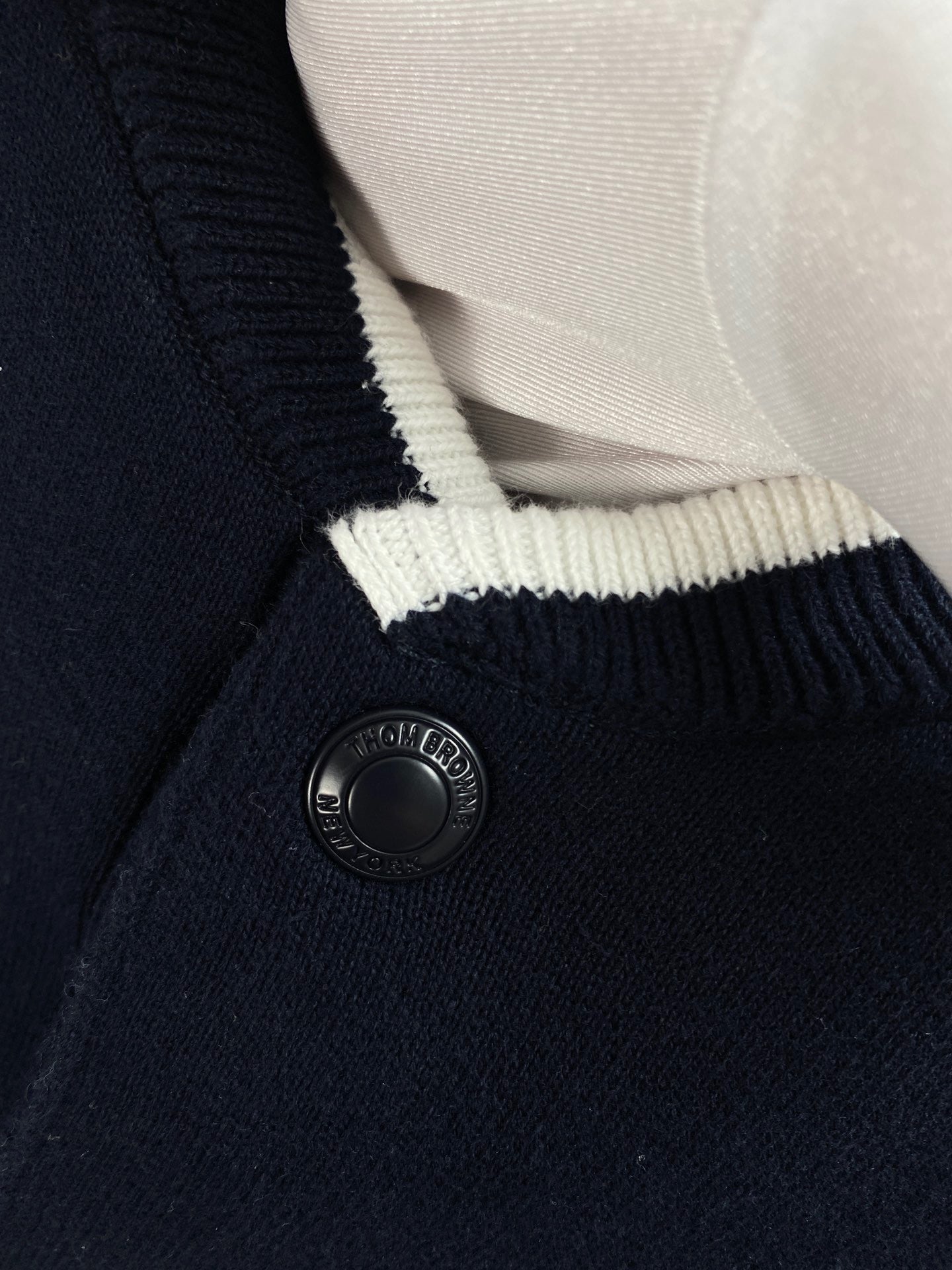 Blaue und graue Jacke