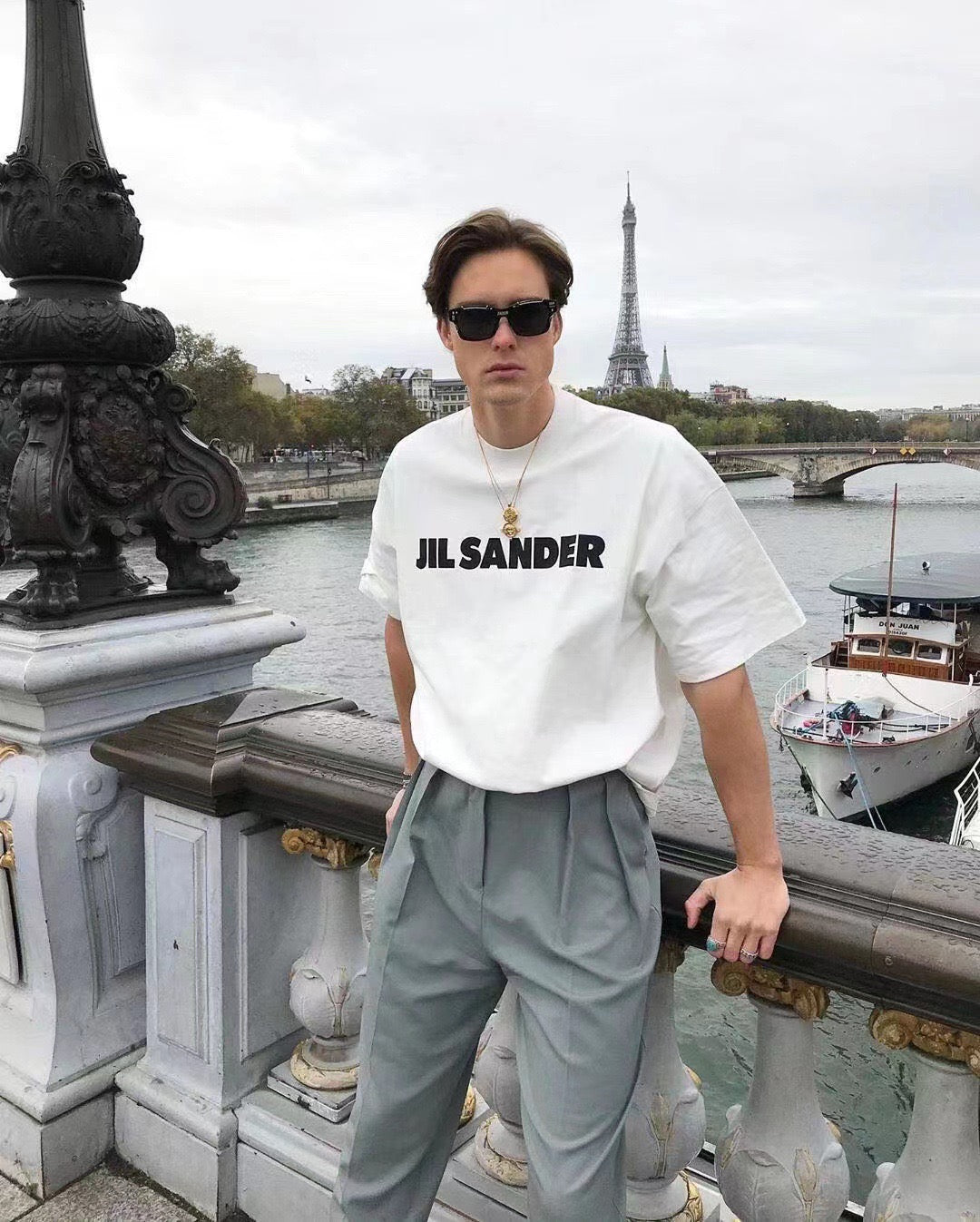 weißes T-Shirt