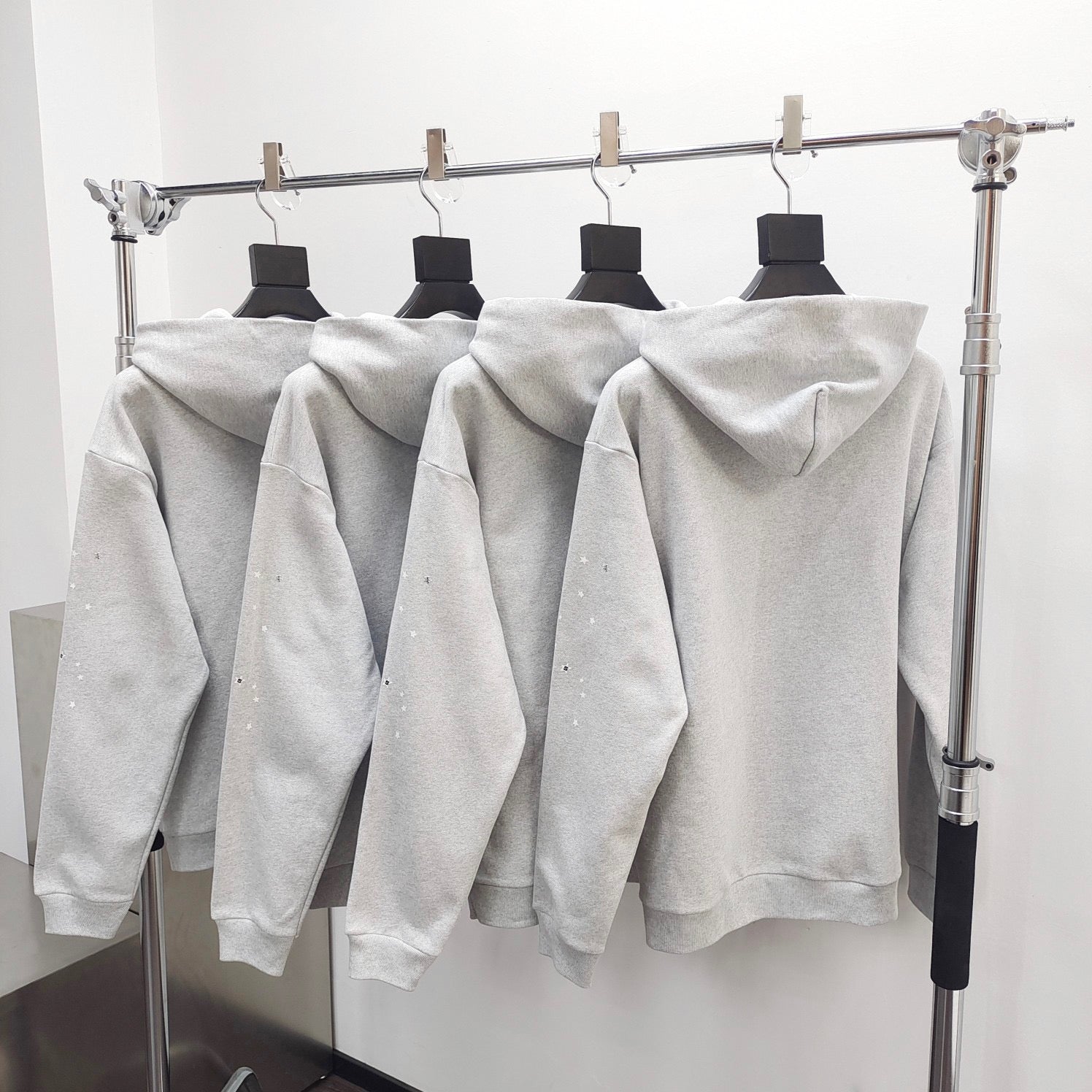 Grauer Hoodie