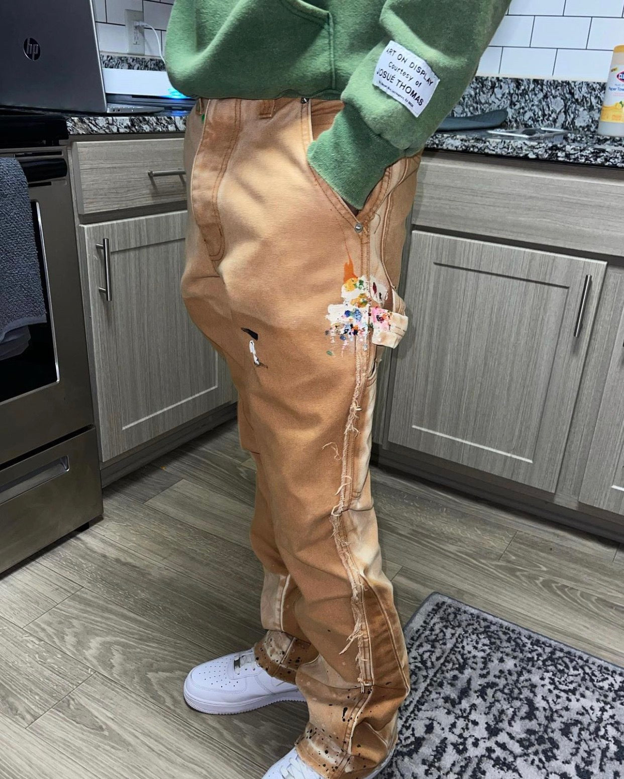 Gelbgraue Hose