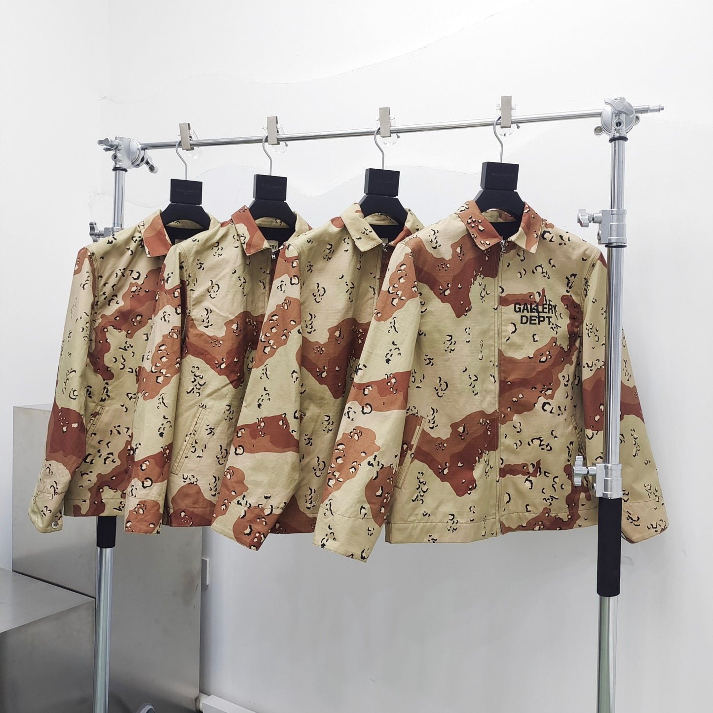 سترة رمادية بنية