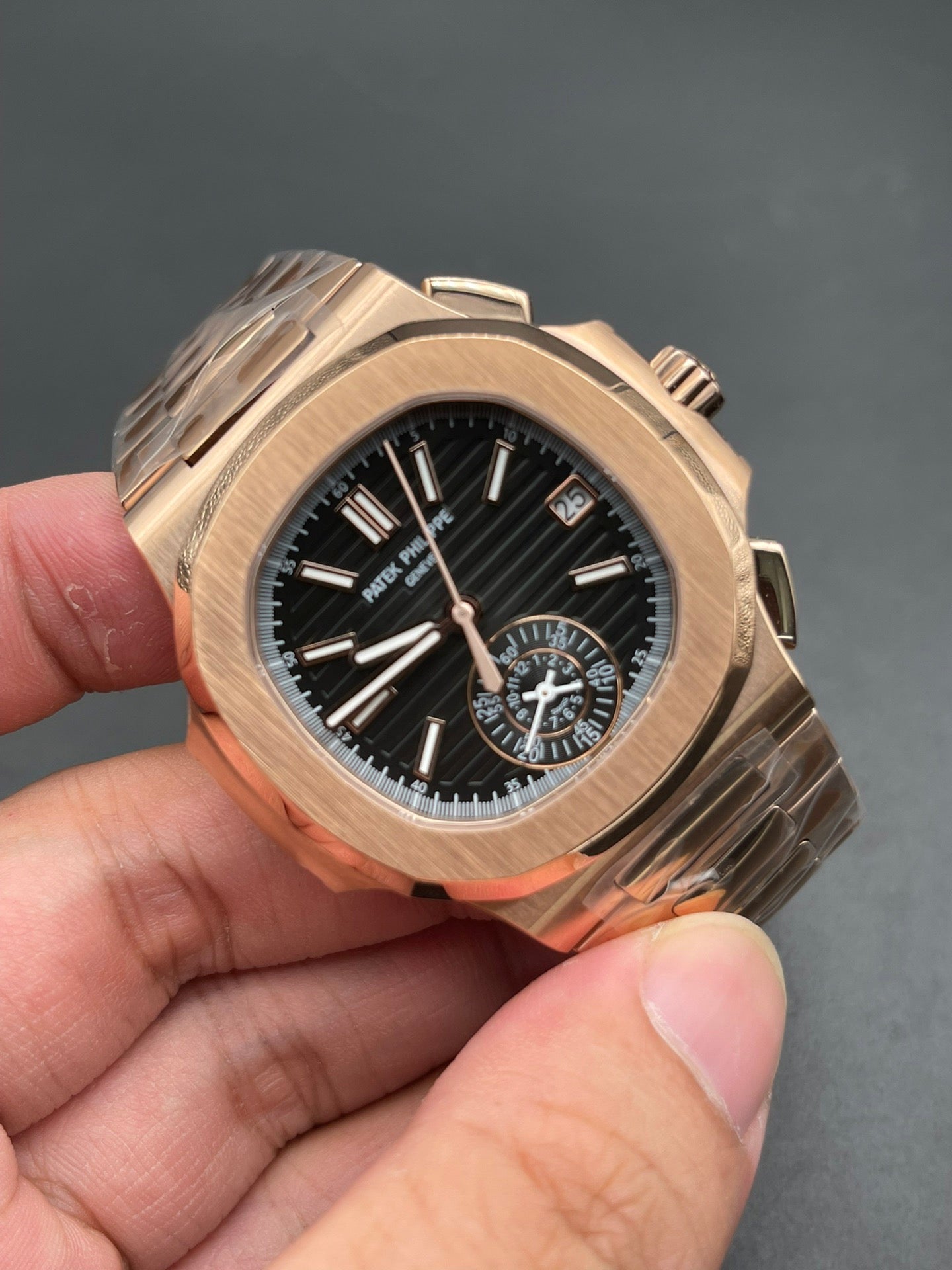 Goldfarbene Uhr