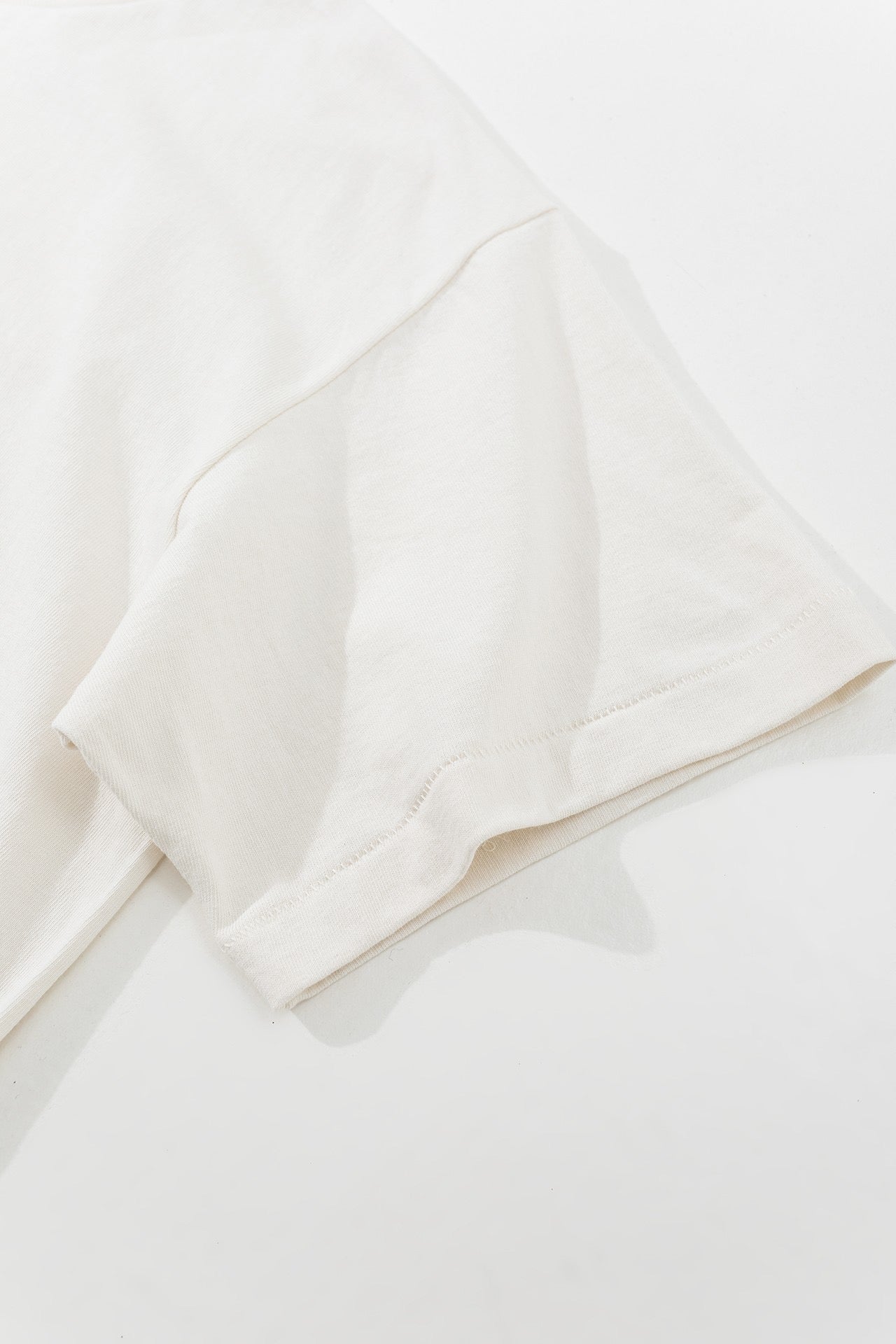 White T-shirt - FashionHype.xyz