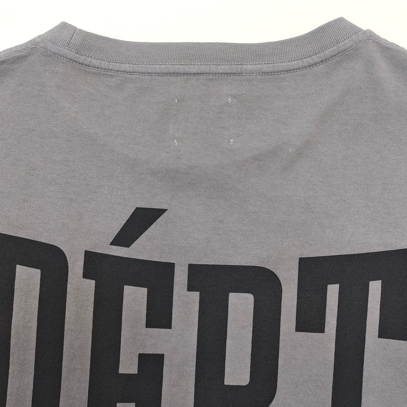 تي شيرت رمادي