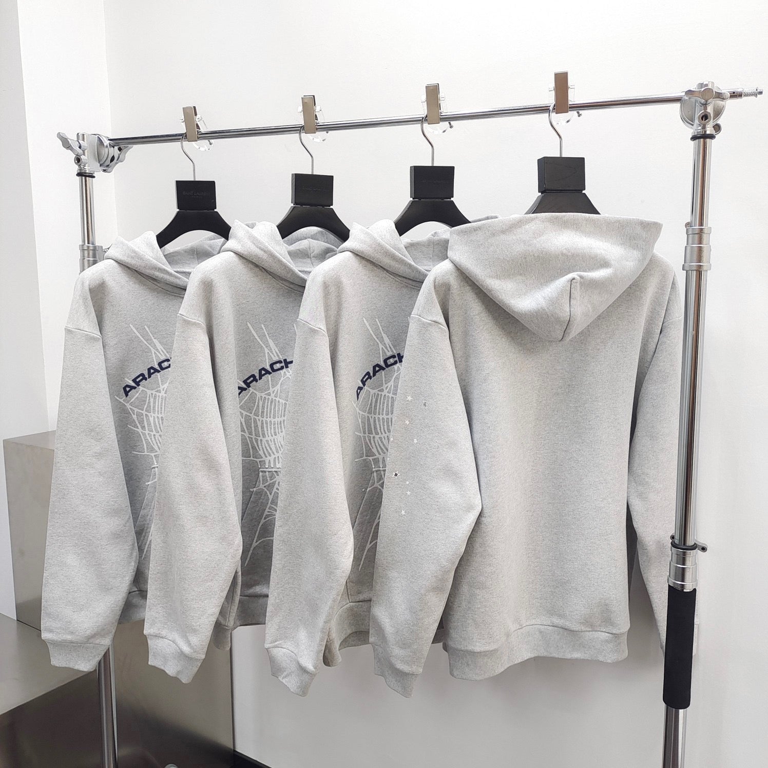 Grauer Hoodie