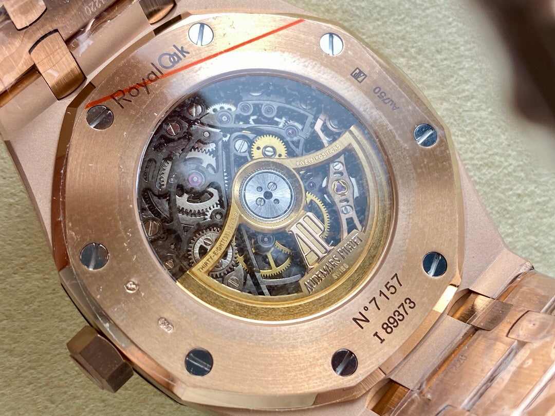 Goldfarbene Uhr