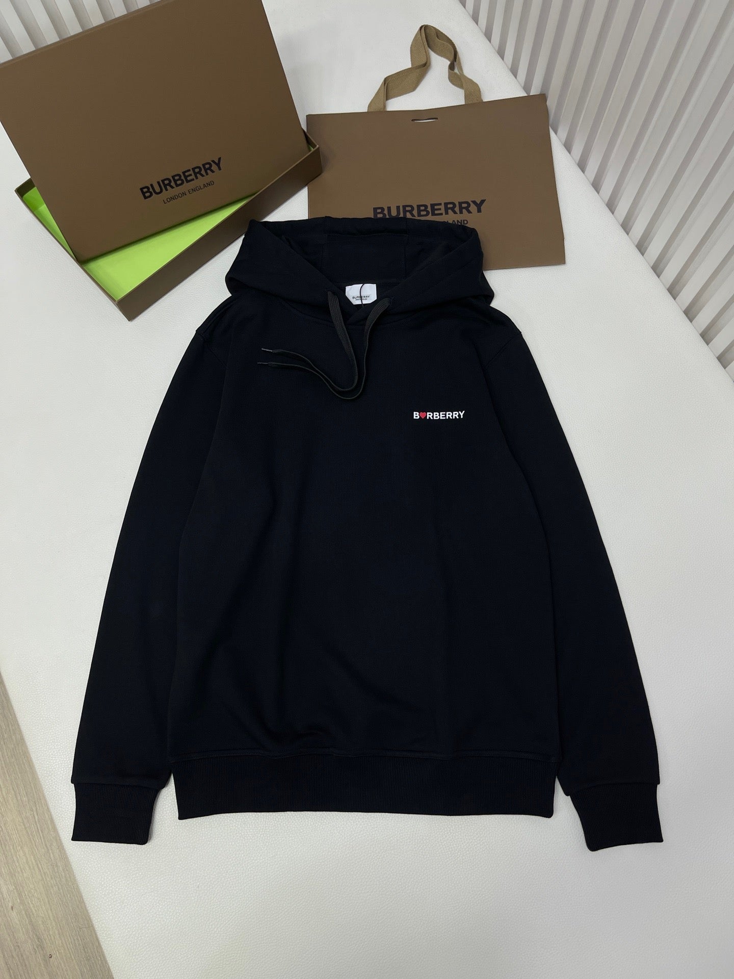 هودي أسود وأحمر