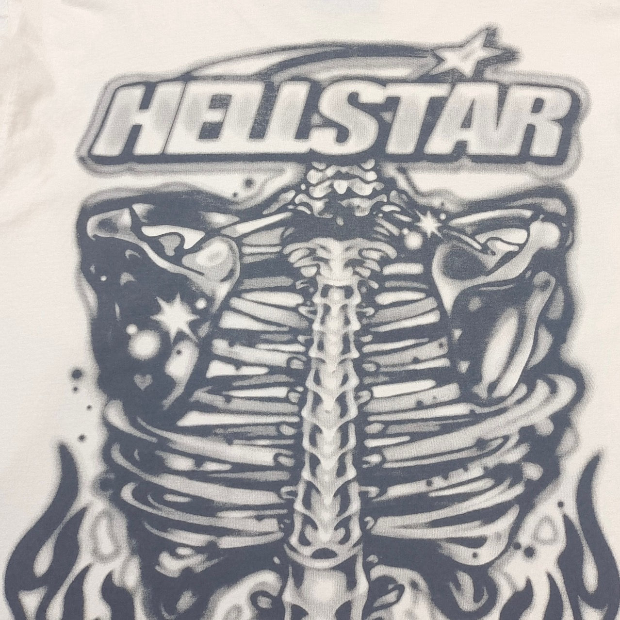 Weiß-schwarzes Trikot