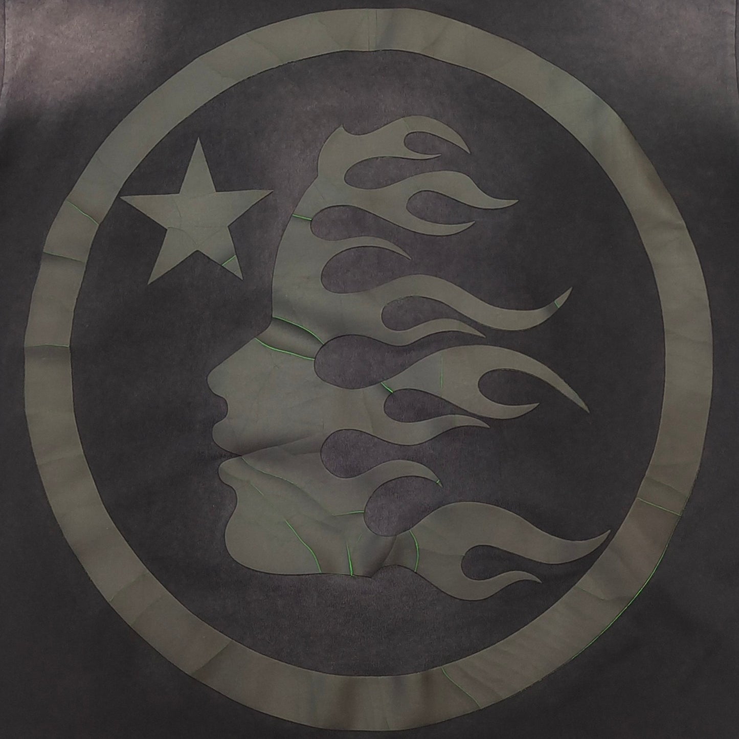 Dunkelschwarzes T-Shirt