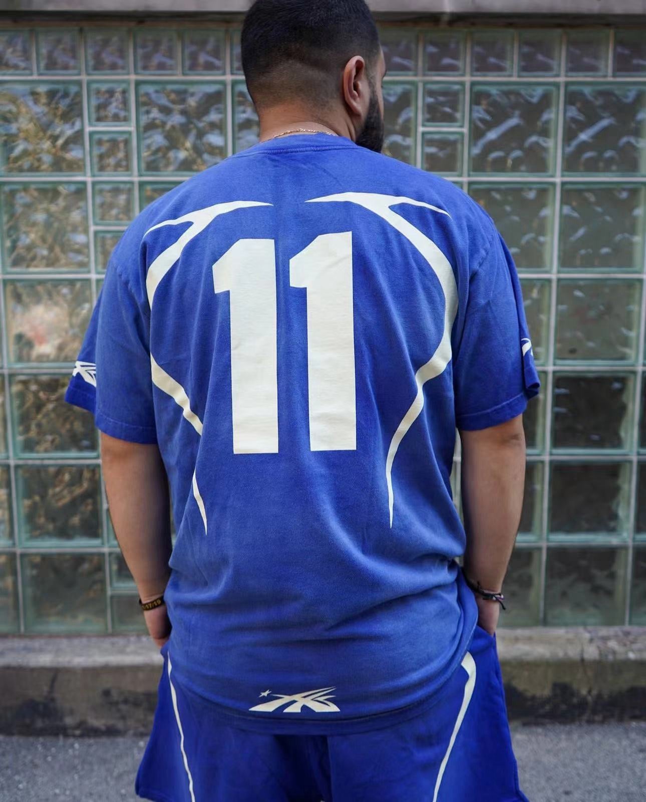 Himmelblaues T-Shirt