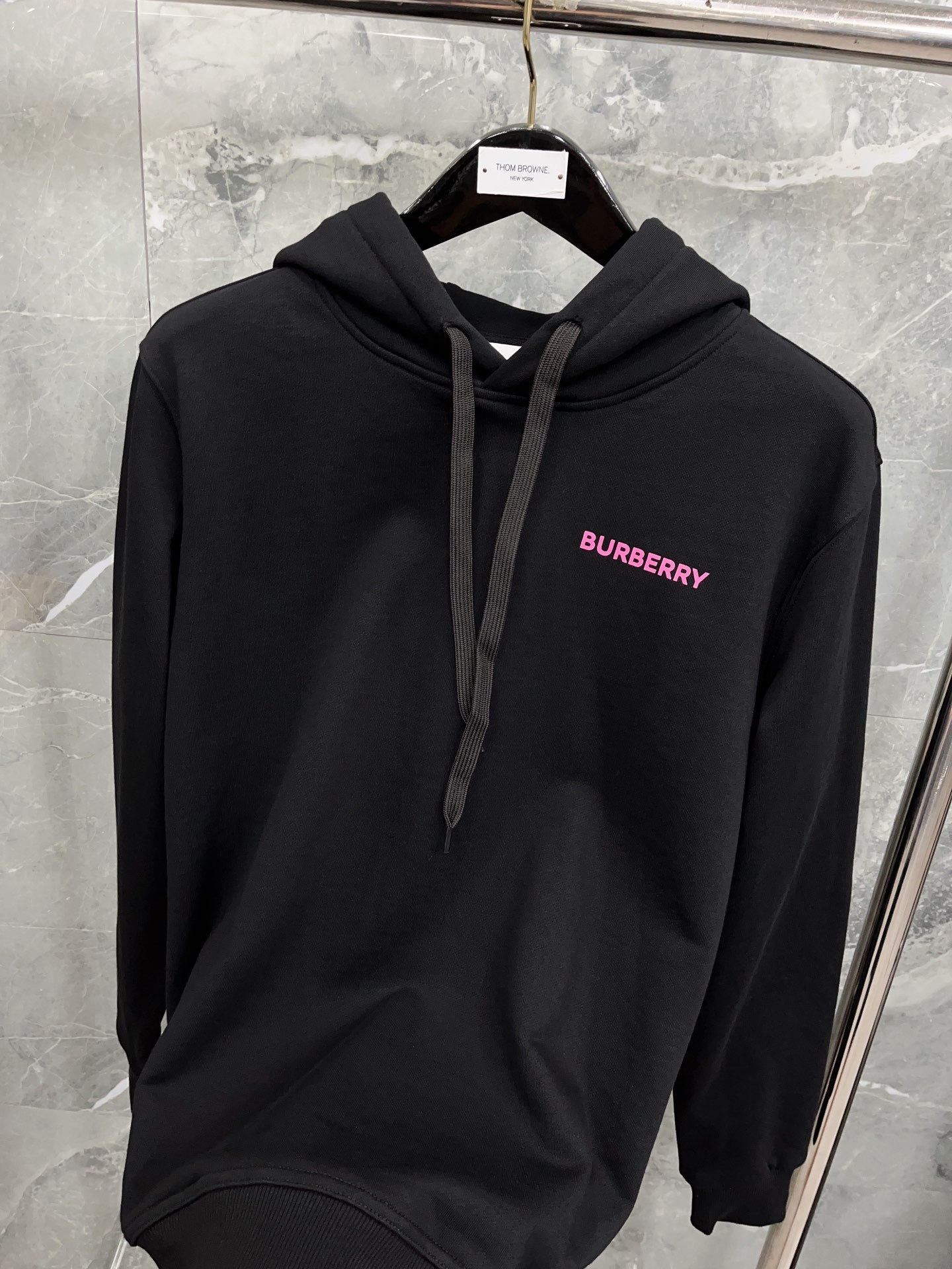 Schwarzer Hoodie