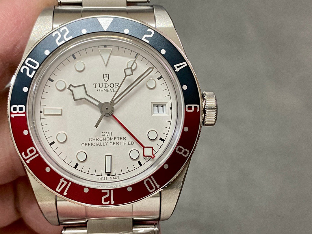 Mehrfarbige Uhr