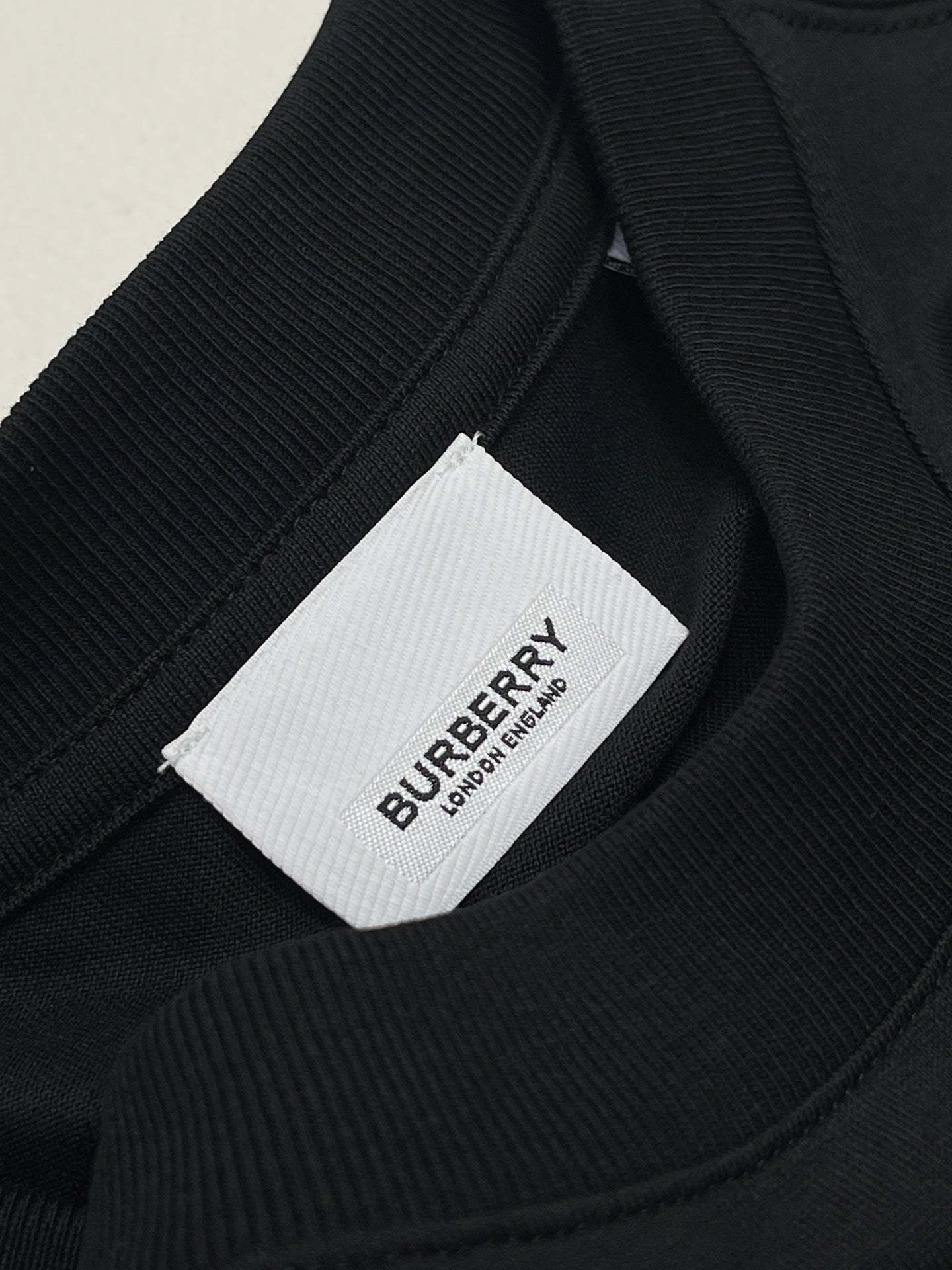 Schwarzes T-Shirt