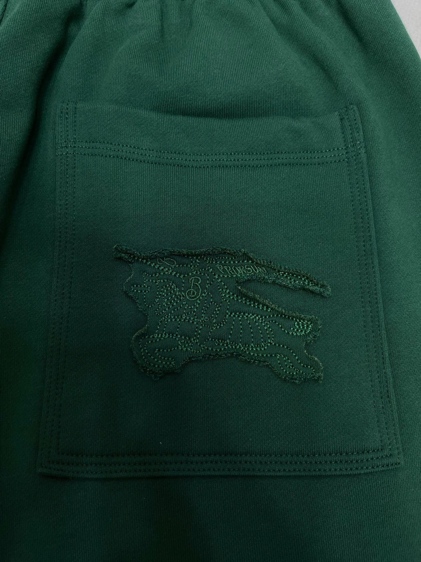 Schwarz, Weiß und Grün Short