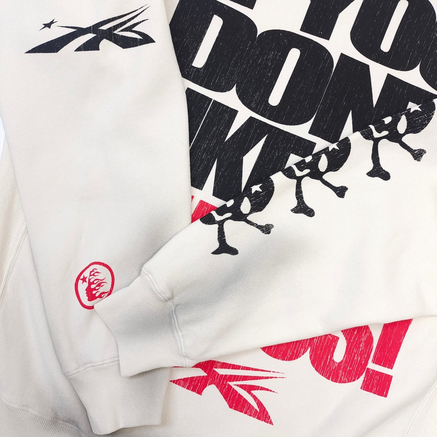 Dunkelweißer Hoodie