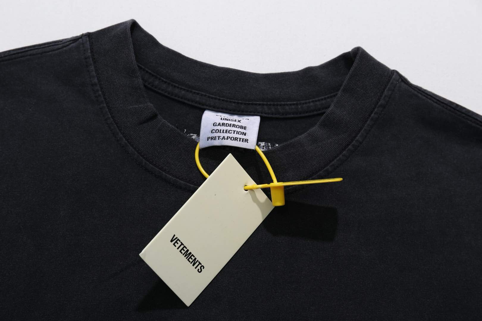 Schwarzes T-Shirt