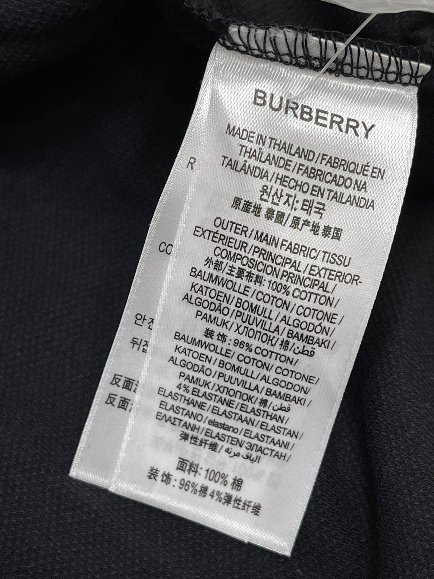 Poloshirt in Schwarz, Weiß, Marineblau und Hellblau