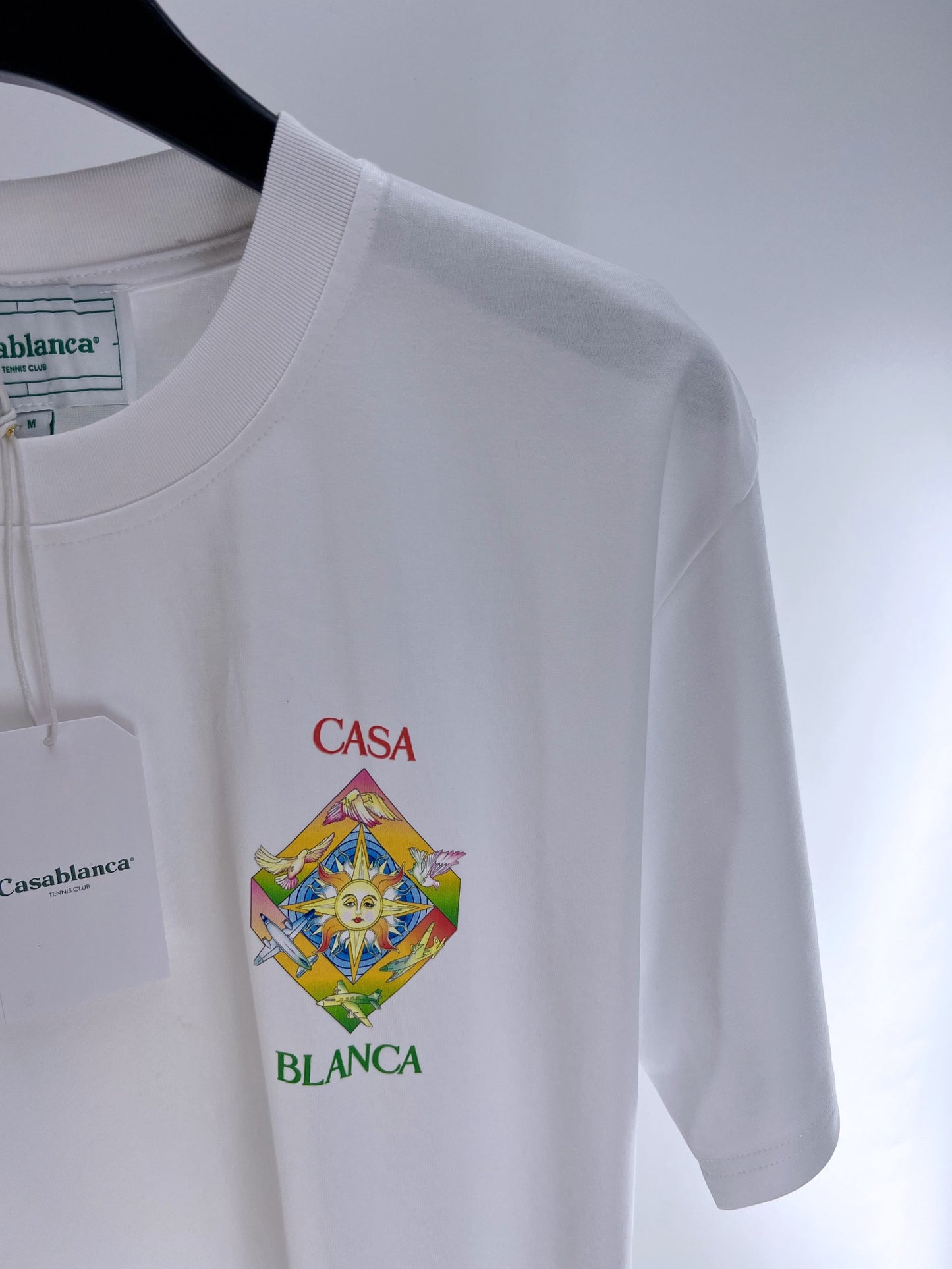 Camiseta azul y blanca