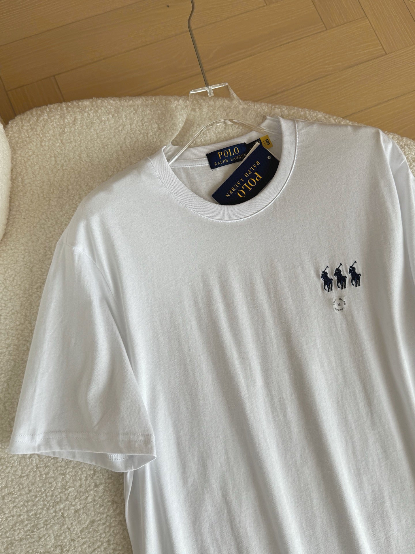 تي شيرت متعدد الألوان