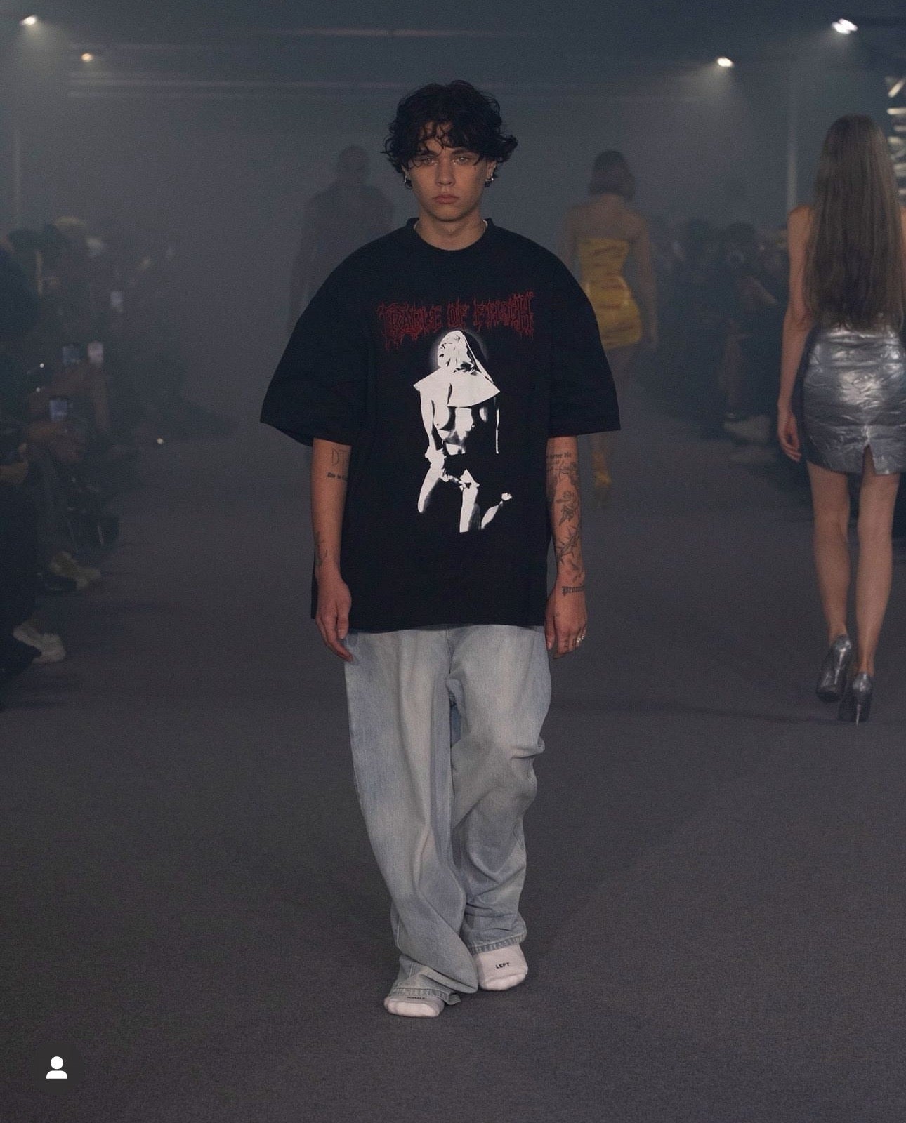 Schwarzes T-Shirt