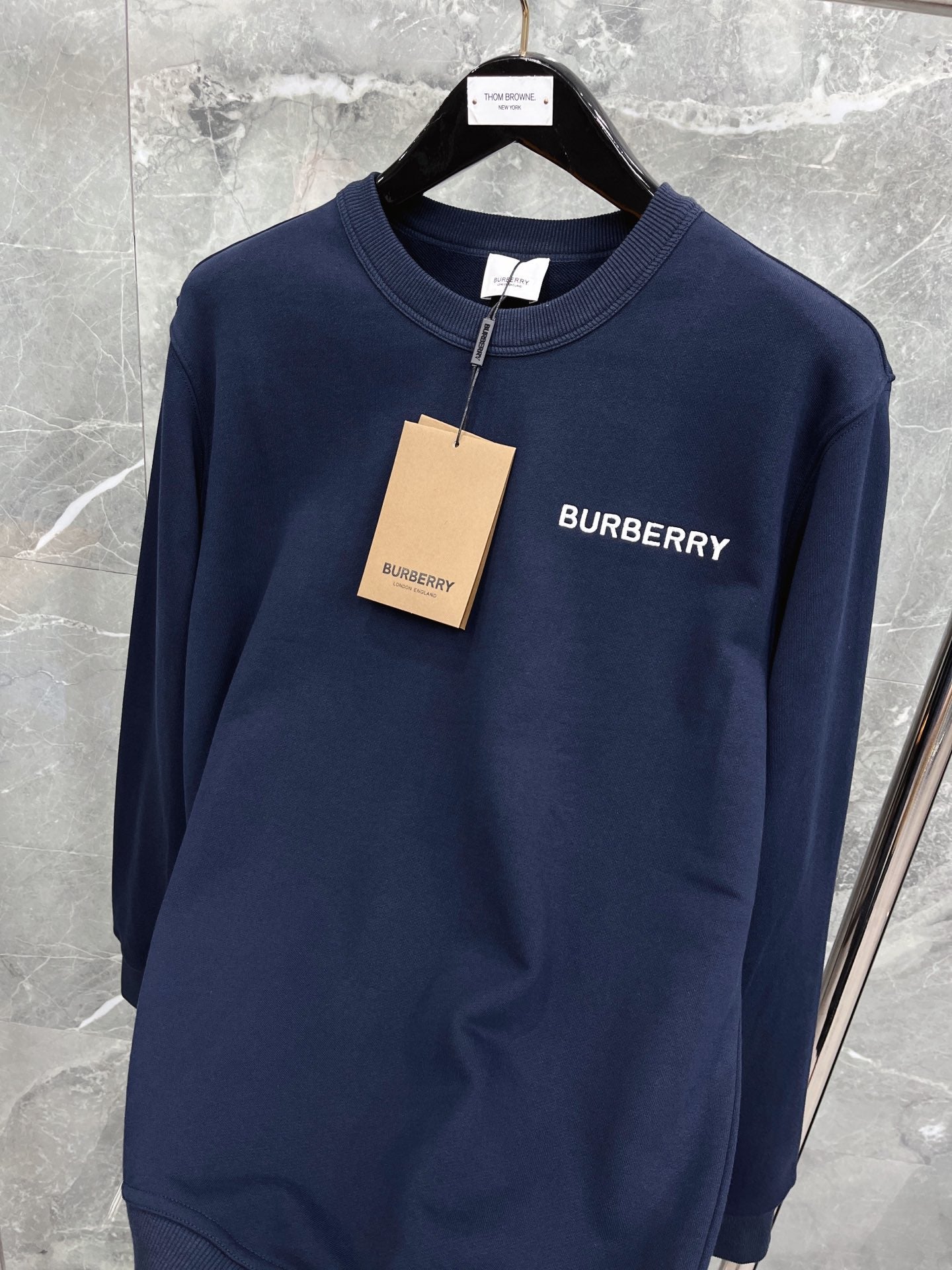 جيرسي أسود وأزرق داكن وبرتقالي