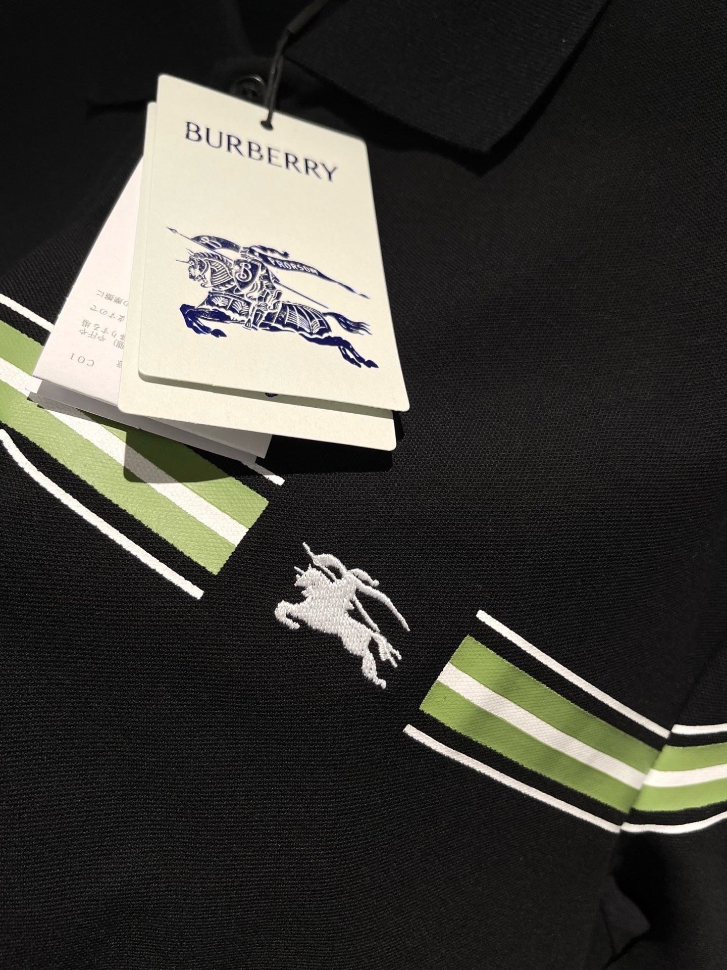 بولو أبيض وأسود