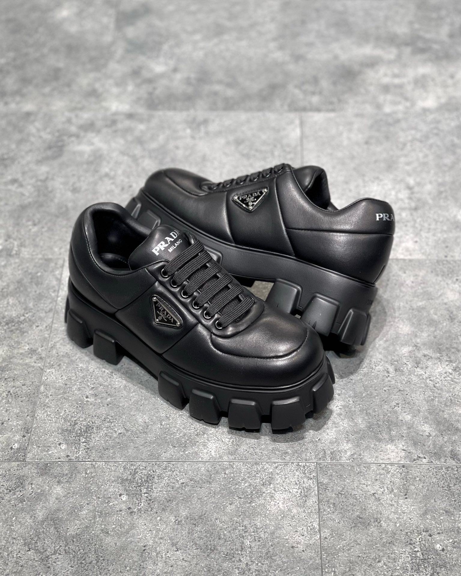 Schwarze Schuhe