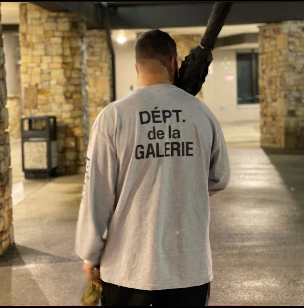 Graues Sweatshirt