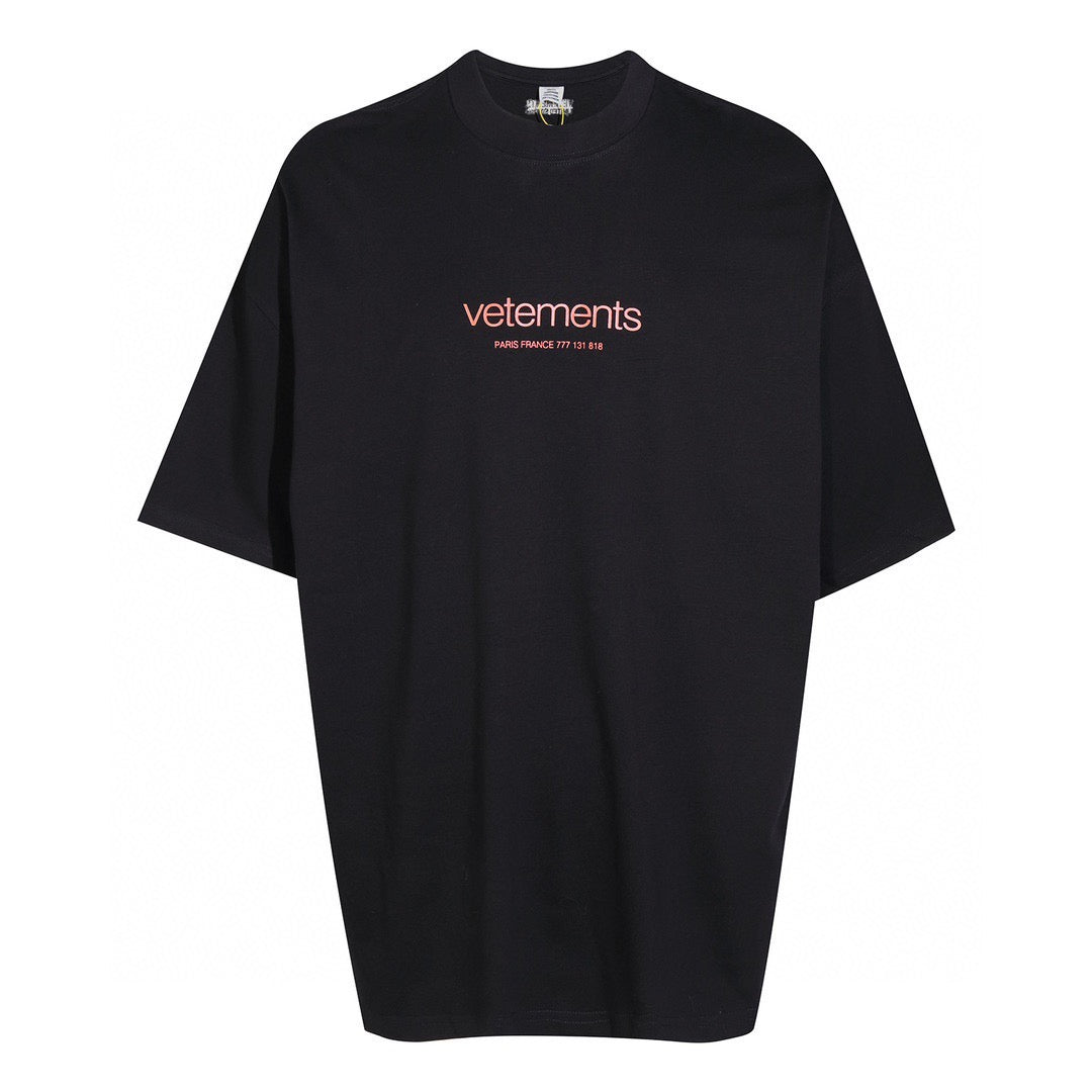 Schwarz-weißes T-Shirt