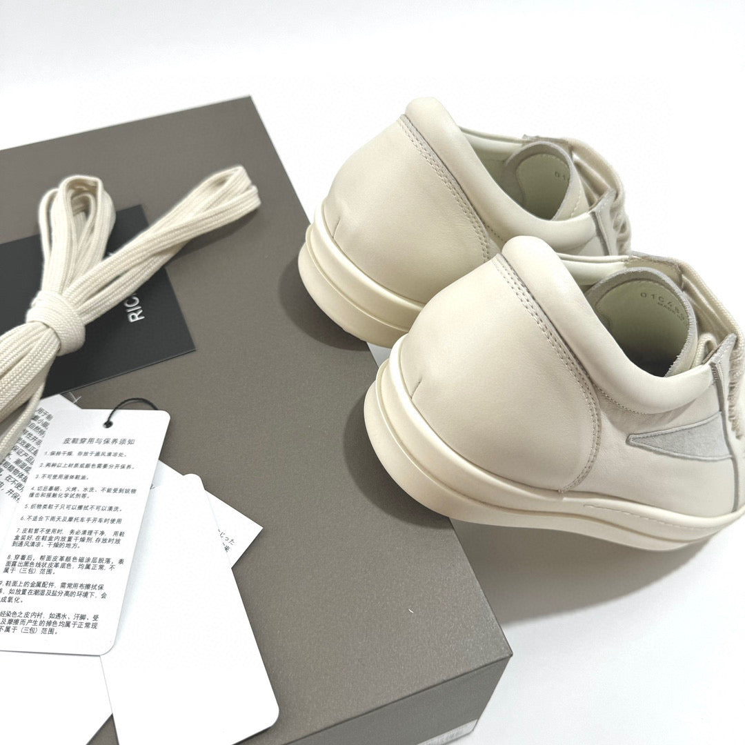 Mehrfarbige Schuhe