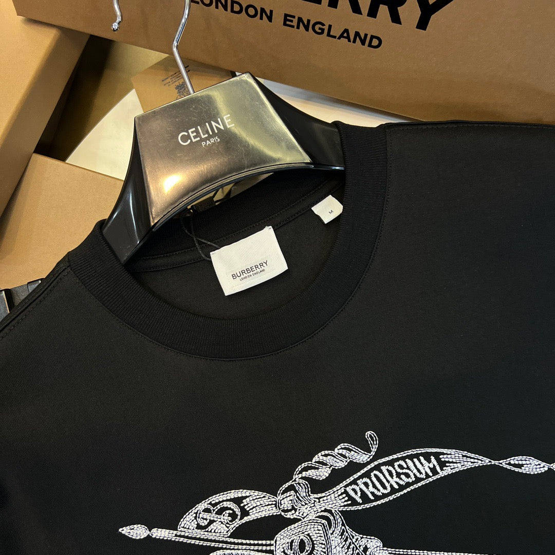 Black T-shirt - FashionHype.xyz