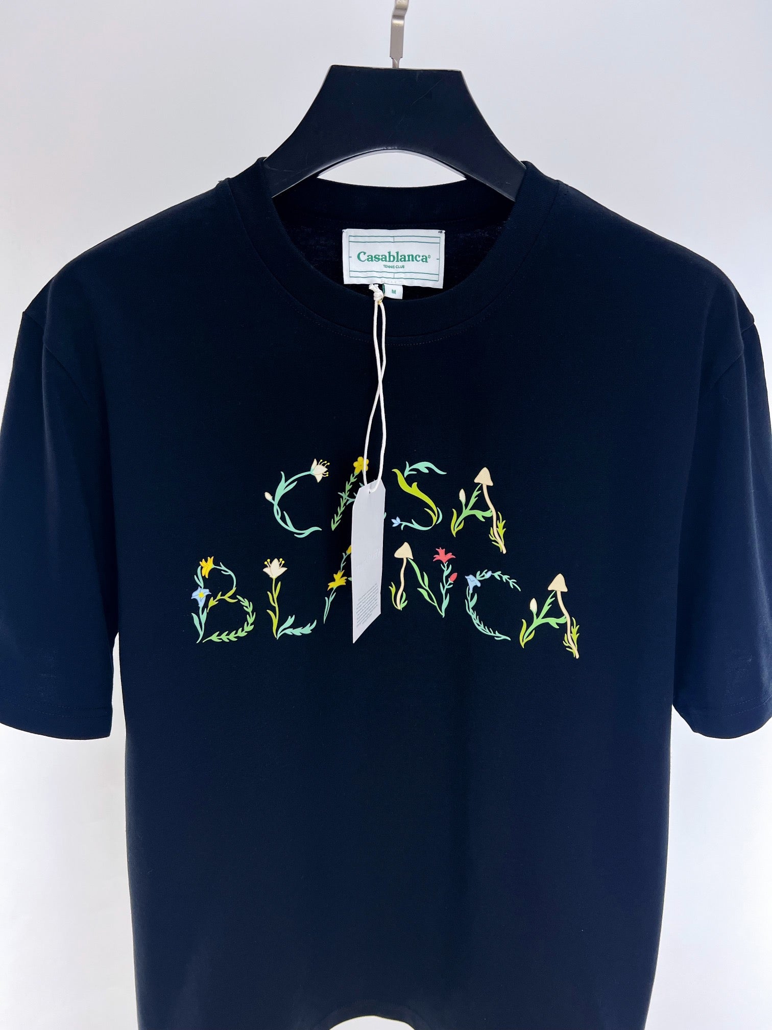 Schwarz-weißes T-Shirt