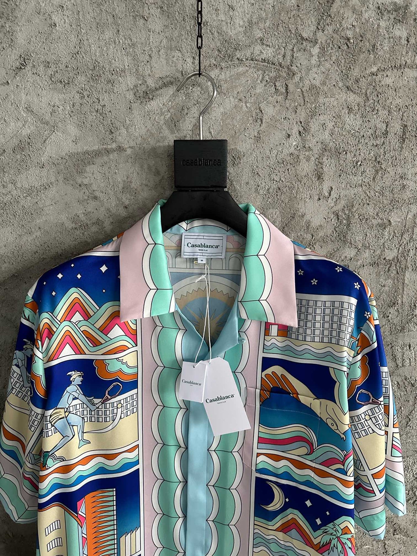 قميص متعدد الألوان