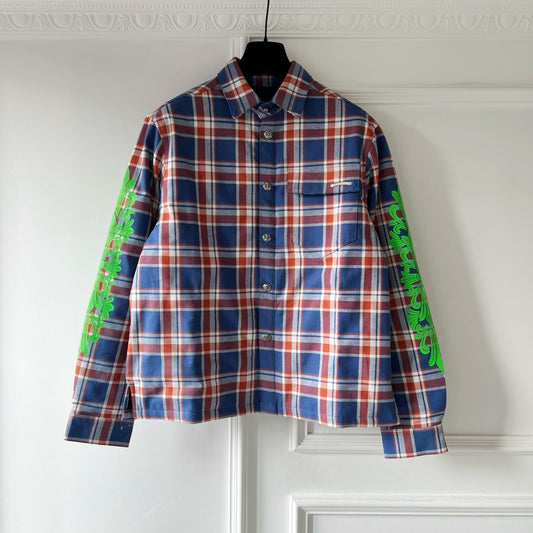 سترة حمراء وزرقاء