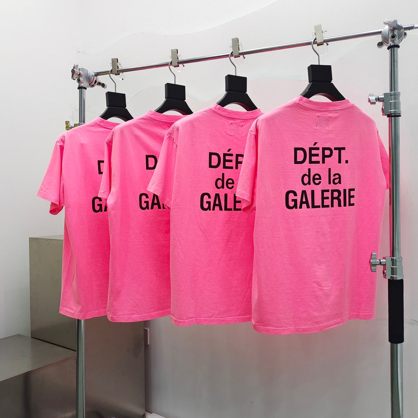 Gelbes, rosa und gelbes Organza-T-Shirt