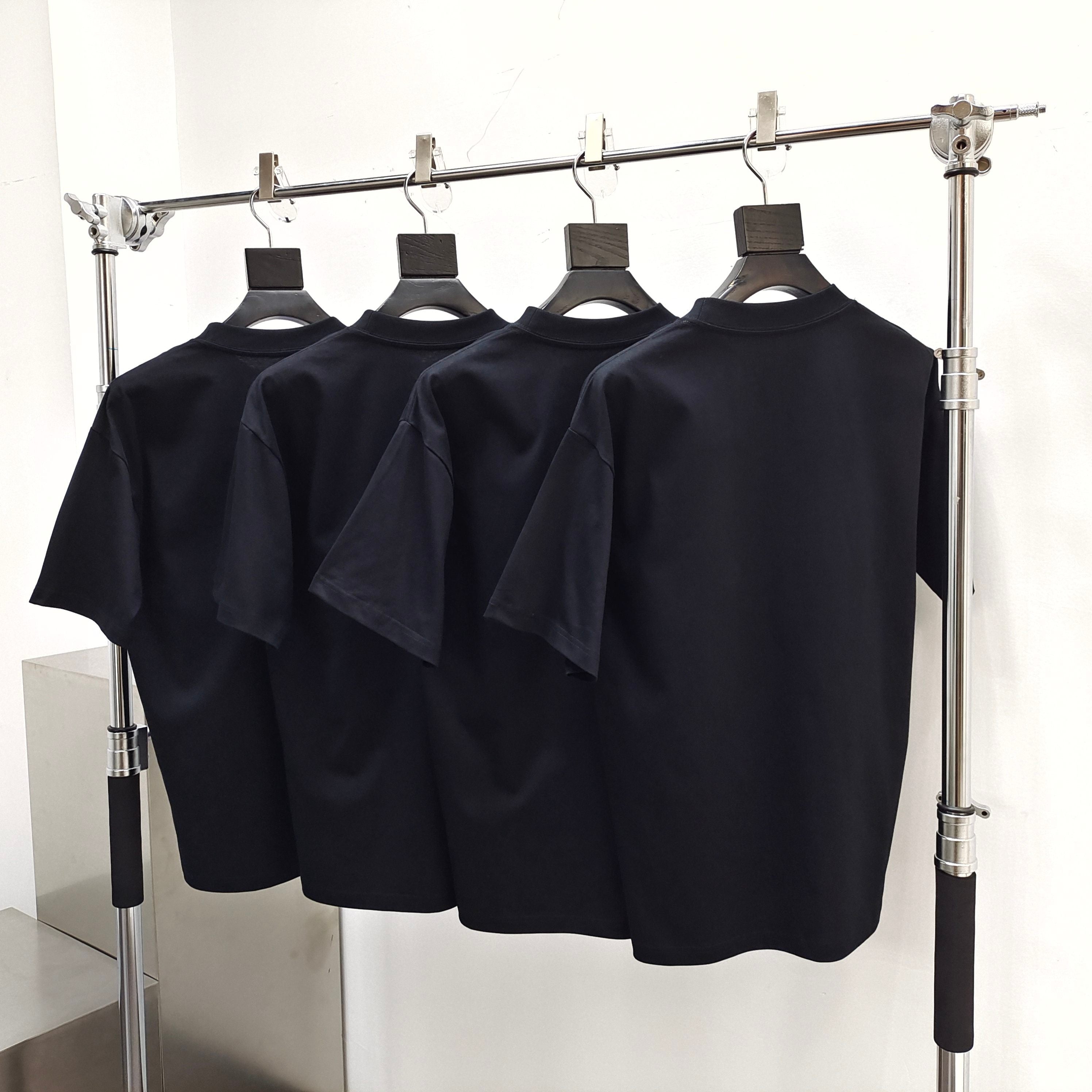 Schwarzes T-Shirt