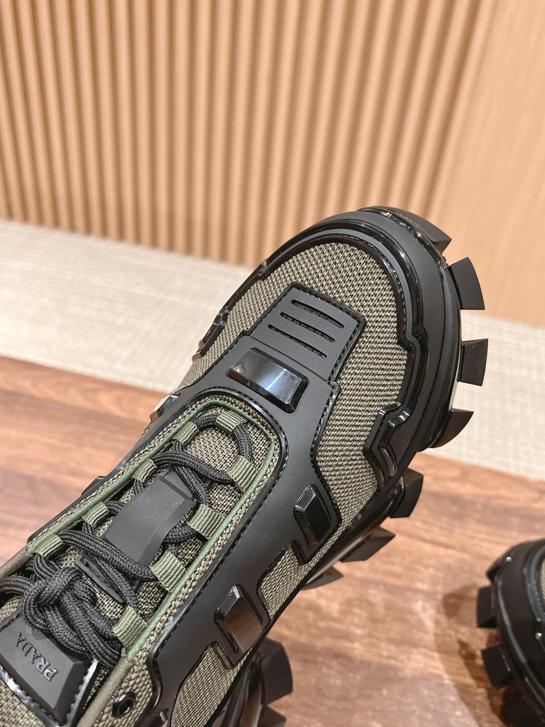 Weiß-Grüne Schuhe