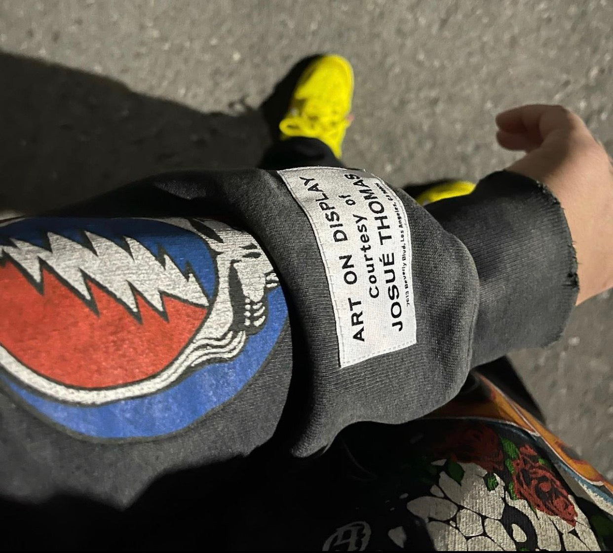 Schwarzgrauer Hoodie