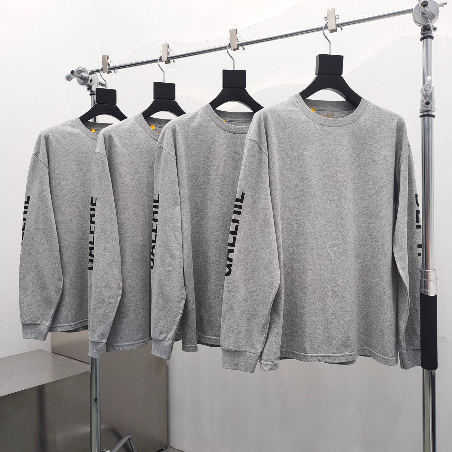 Graues Sweatshirt