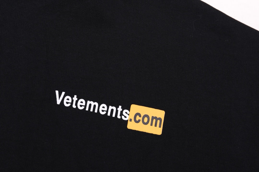 جارزة سوداء بقبعة شتوية