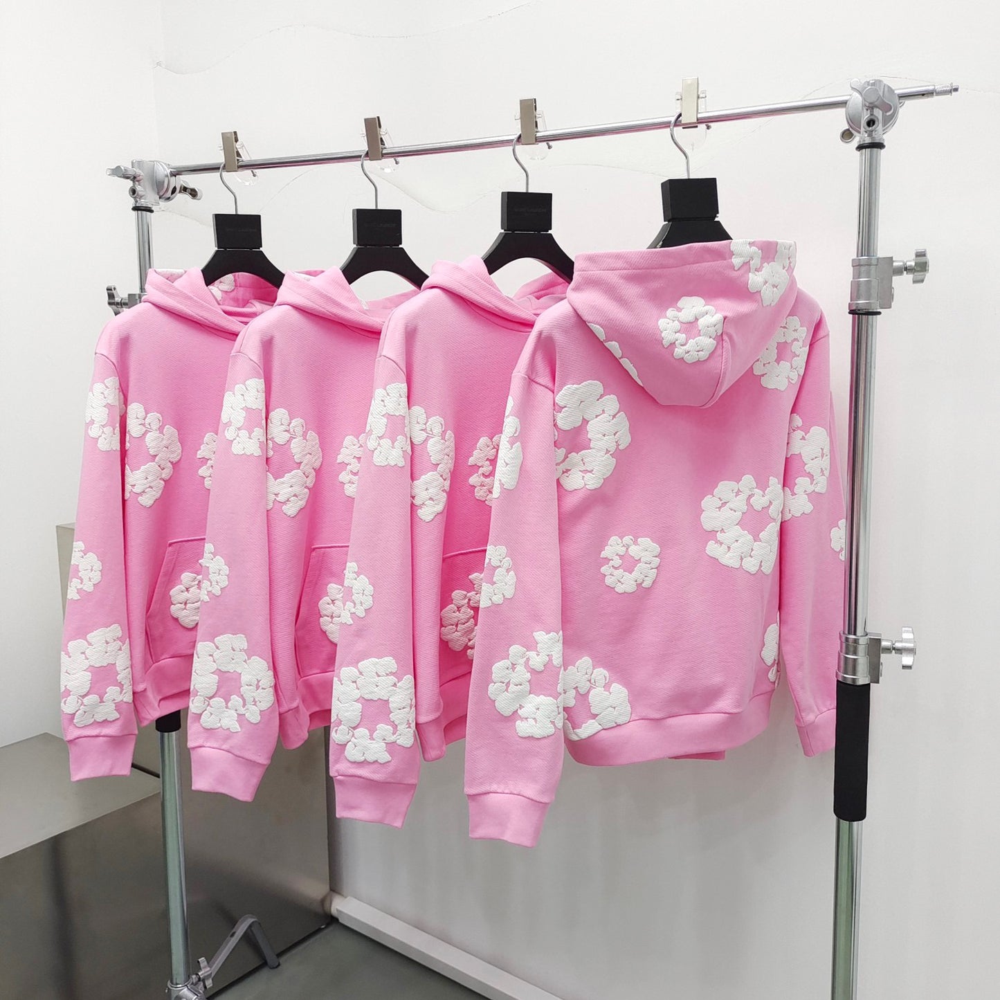 هودي باللونين الوردي والأزرق