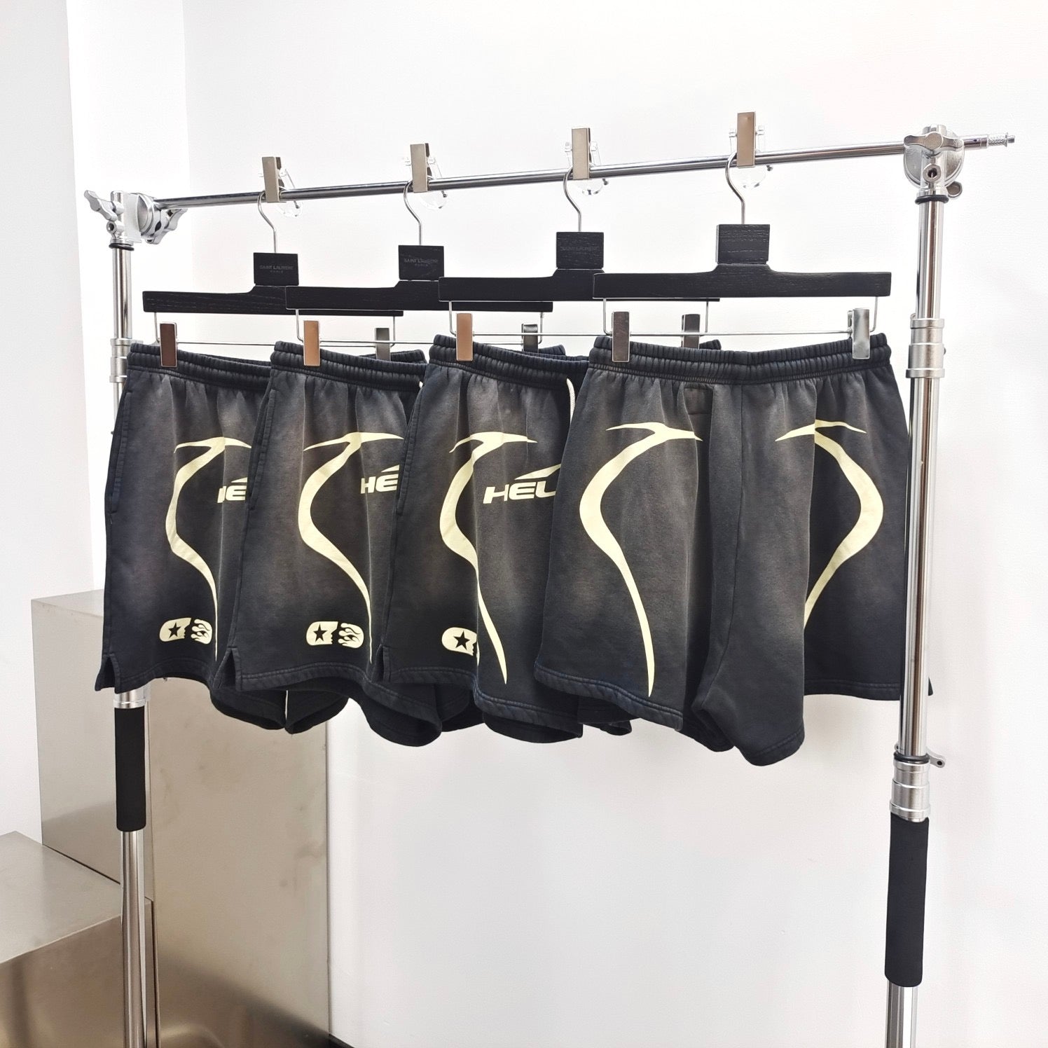 Schwarz kurz