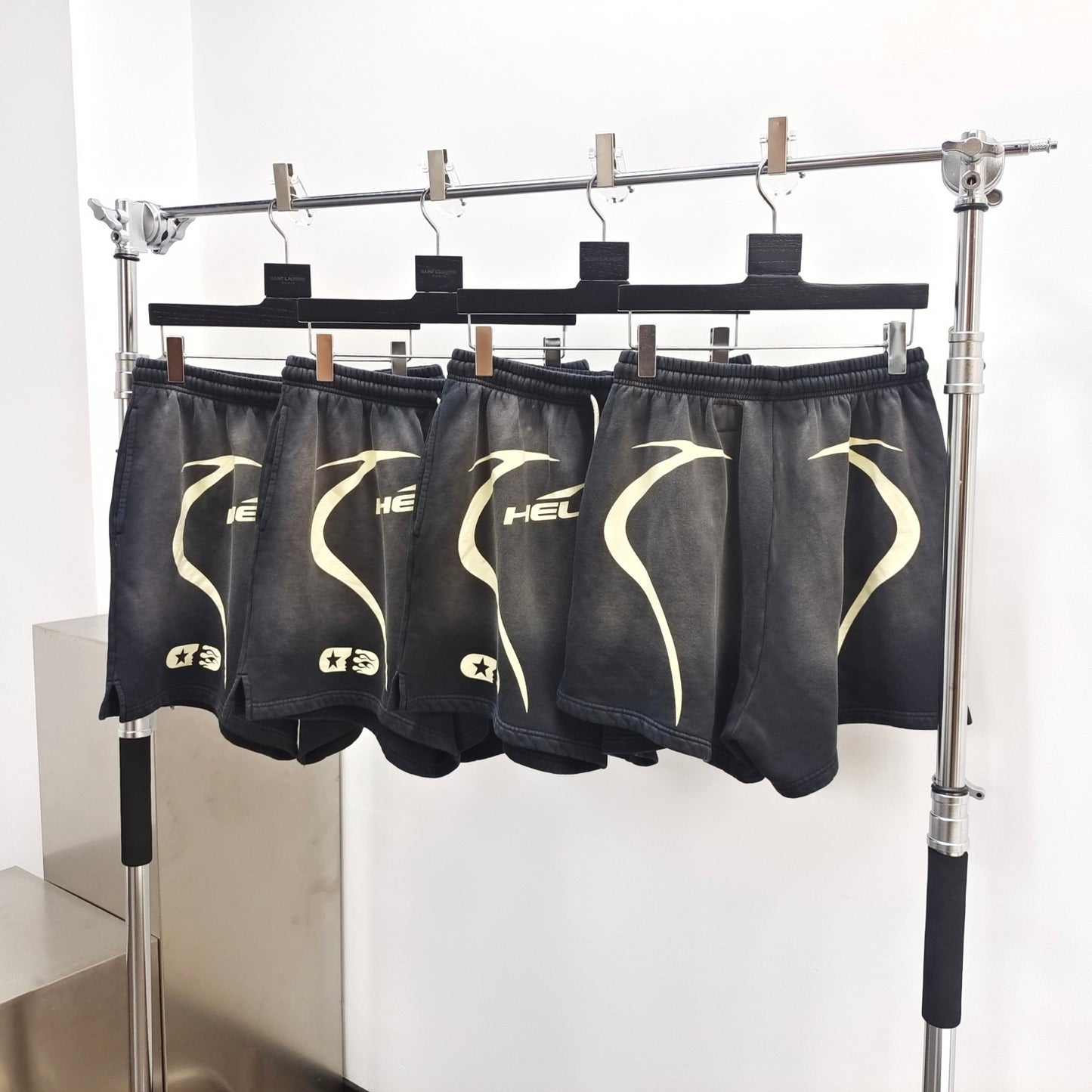 Schwarz kurz