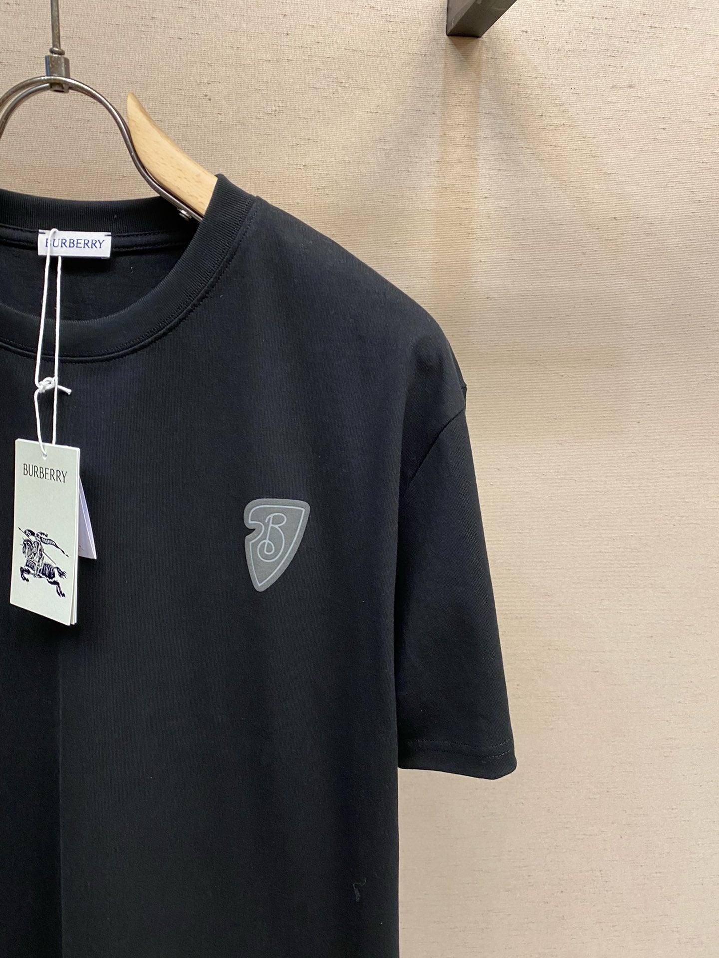 Schwarzes T-Shirt