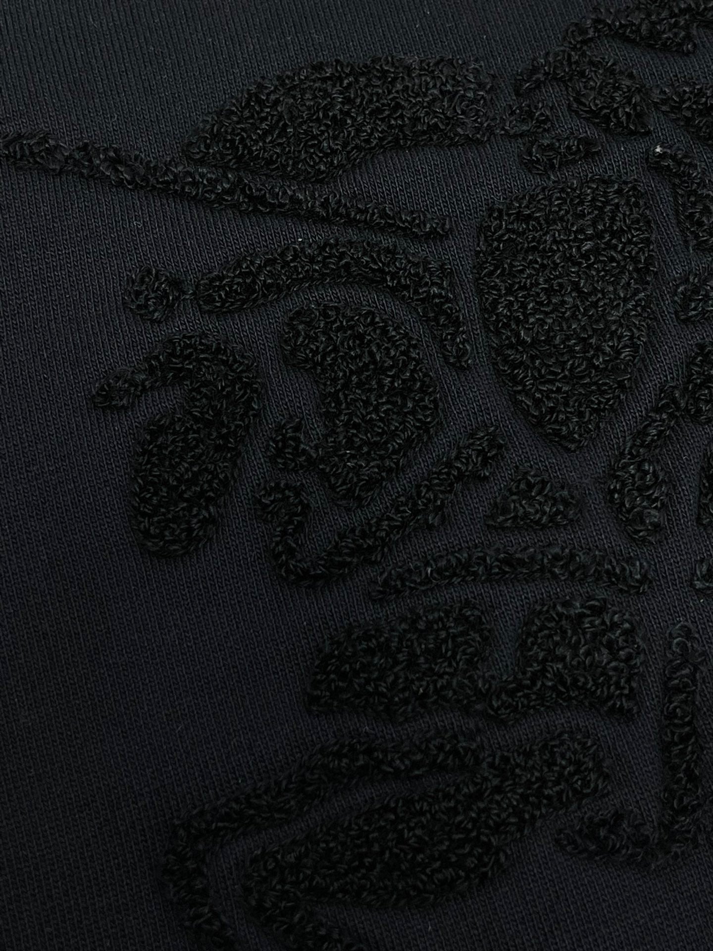 Sudadera en blanco y negro