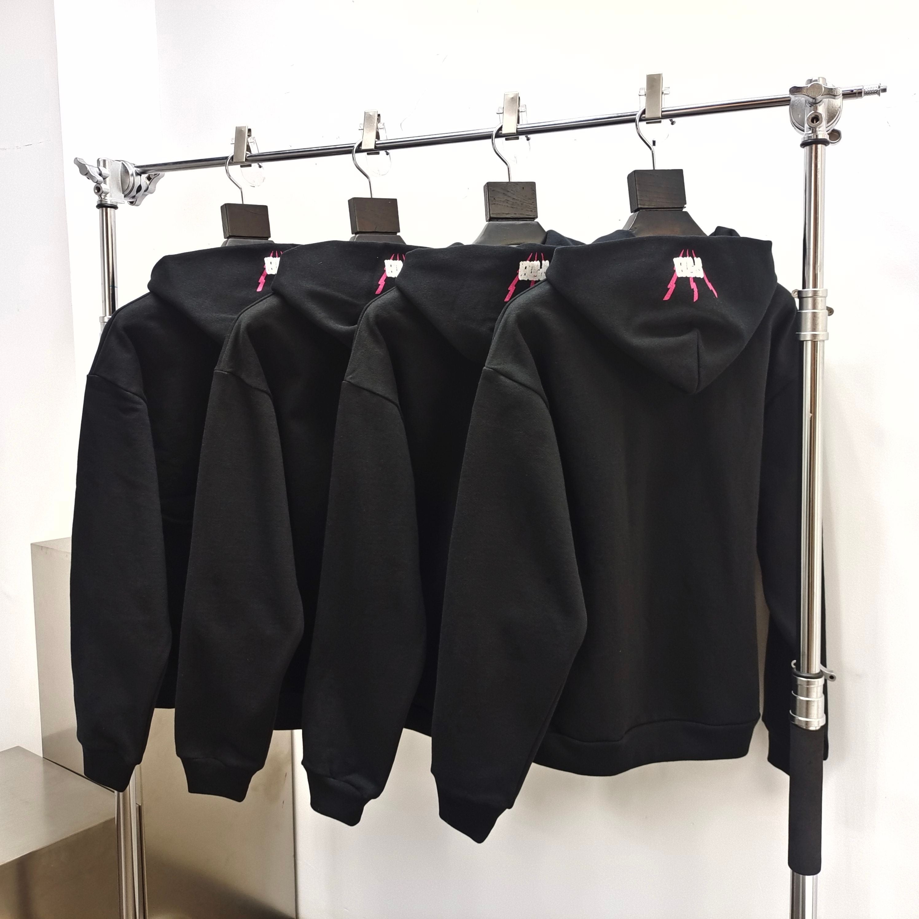 Schwarzer Hoodie