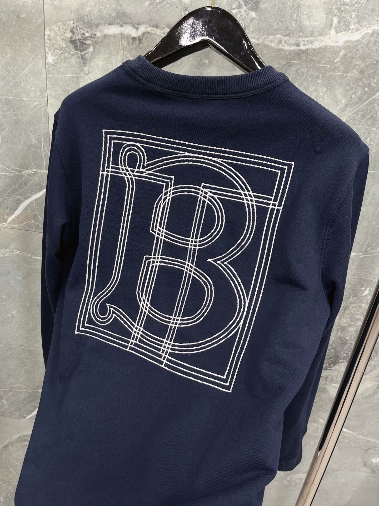 جيرسي أسود وأزرق داكن وبرتقالي